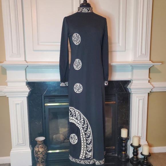 Dresses & Skirts - VINTAGE BLACK AND WHITE MAXI DRESS